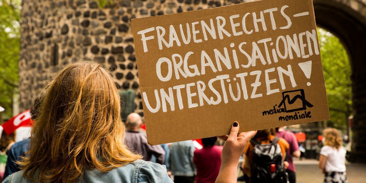 csm_Koeln_Demo-2021_Sophie-Dettmar_medica-mondiale
